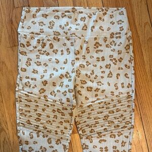 Agnes & Dora Leggings Tan Animal Print XXL